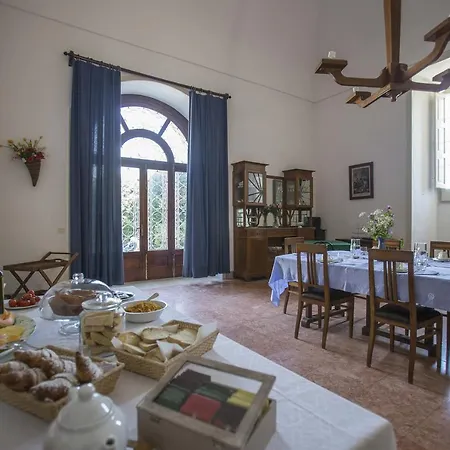 De Pietro Country house *
