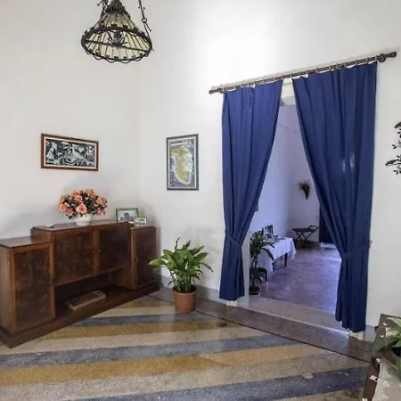 De Pietro Country house *